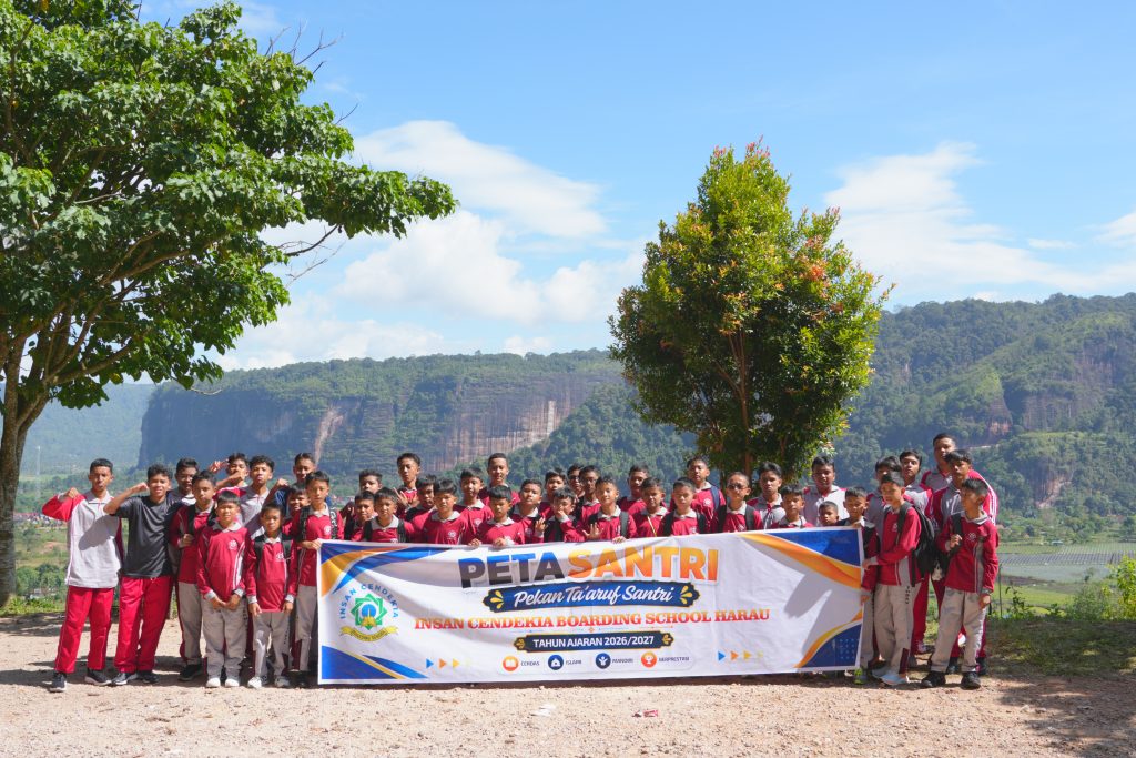 Menapaki Jejak Kepemimpinan di Alam Harau, Santri ICBS Ikuti Hiking PETA SANTRI 2026